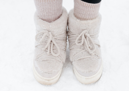 Зимние прогулки без страха и промокания: бюджетные хитрости для безопасной обуви