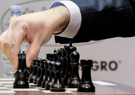 Пять стран выступили против решения FIDE снять санкции со сборных России