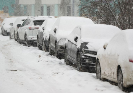 В Петербурге предложили бороться со штрафами за «слепую» парковку зимой