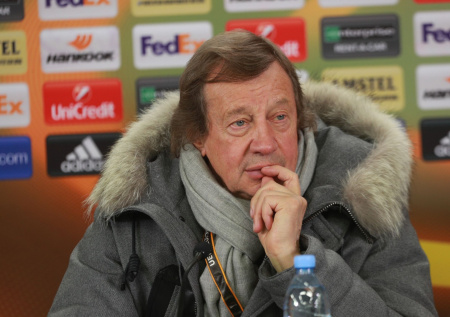 Известный тренер преподал россиянам урок алкогольного этикета