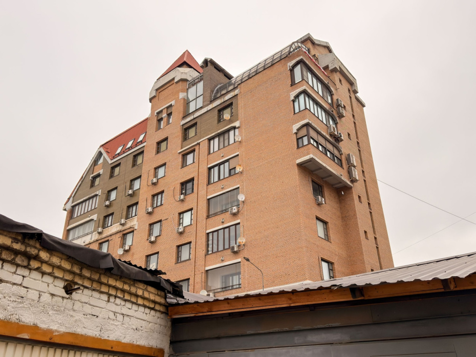 Дом в Хамовниках, где находится квартира Лурье