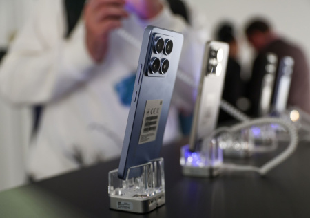 Правительство продлило упрощенный ввоз в Россию смартфонов и компьютеров