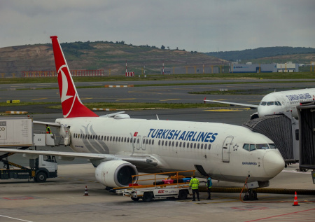 Крупные авиакомпании массово отменяют рейсы из Турции в Иран