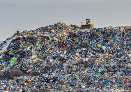 Под филиппинской лавиной из мусора нашли признаки жизни