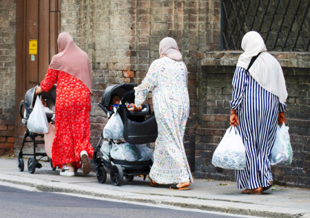 Евросоюз резко сократил поток беженцев за год