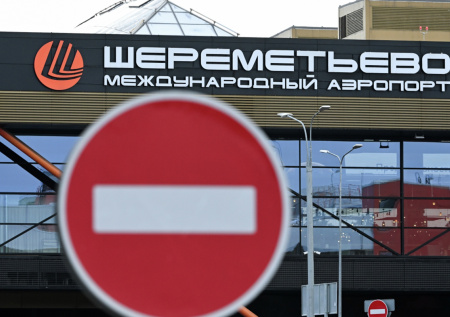 Пассажирам угрожали аннулированием билетов после задержки рейса на сутки