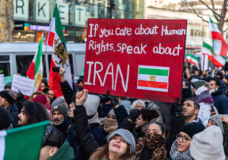 Протесты в Иране: причины, сколько погибших, что происходит 10 января