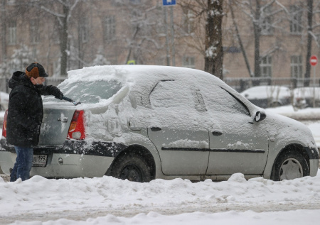 МЧС раскрыло секрет правильного вызволения авто из снега