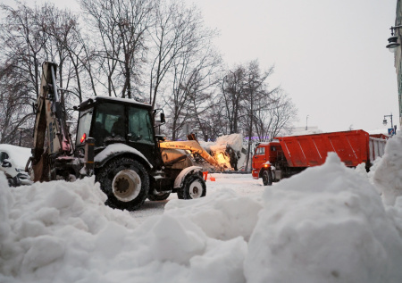 Снегопады обрушились на Россию: режим ЧС, блэкауты, перекрытые трассы