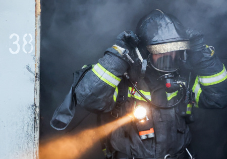 В Краснодаре загорелась многоэтажка