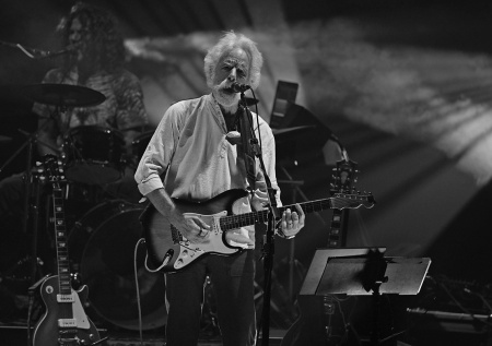 Лидер культовой группы времен хиппи скончался в США