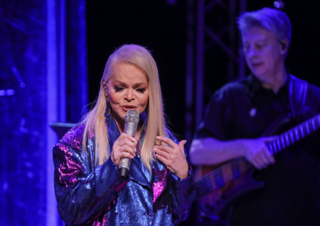 Юрист раскрыл, имела ли Долина право уехать за границу