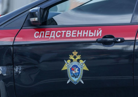 Подростки напали на мужчину и выставили полуголым на улицу