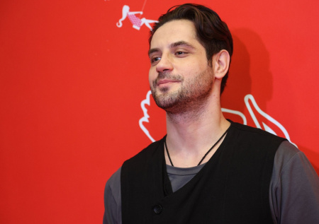 Звезда «Кухни» улетел из России после развода