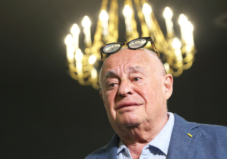 Режиссер Розовский назвал певца, который помог ему отбить театр у бандитов