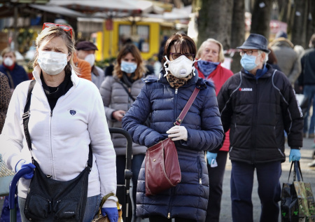 «Могилы копают одну за другой»: Италию охватила новая эпидемия