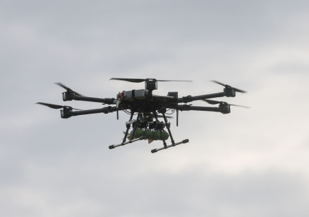 Беспилотник упал на трассу в российском регионе