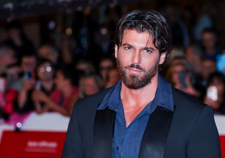 Турецкий актер вышел на связь после новостей о задержании