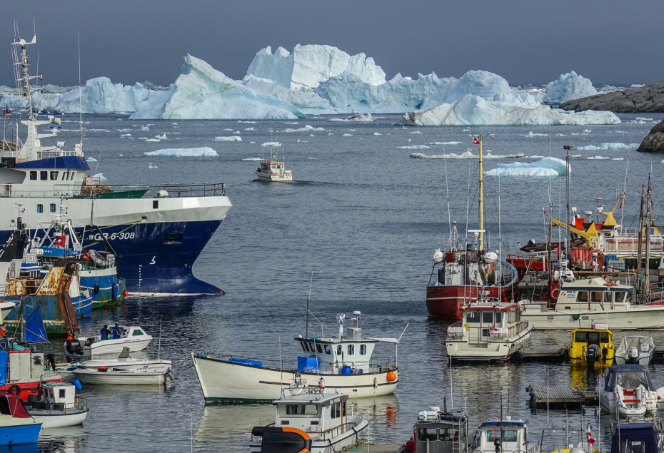 Порт прибрежного города Илулиссат в Западной Гренландии