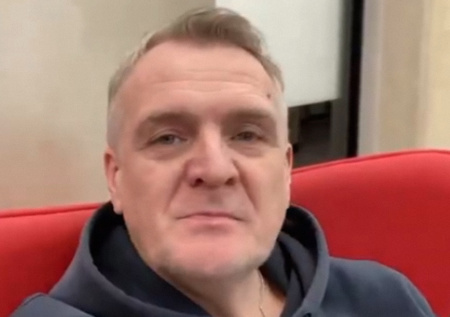 Отъезд из РФ, молодая жена, новый «Универ»: как живет актер Сергей Пиоро