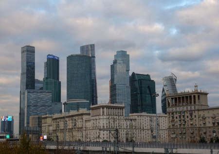 Пролетевшая 120 метров льдина едва не задела человека в «Москва-Сити»