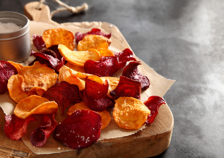 Нутрициолог развеяла устоявшийся миф о пользе овощных чипсов