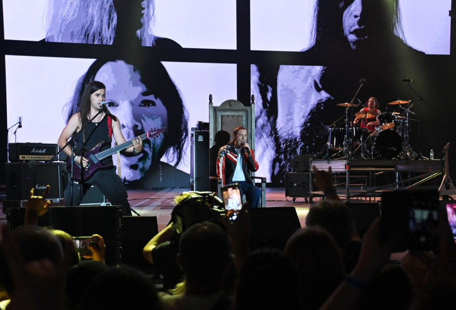 Певец Николай Носков выступает на фестивале российского рока в Зеленом театре ЦПКИО им. М. Горького. 2002 год