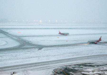 Снегопад парализовал работу аэропорта в Краснодаре