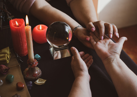 Россиянам раскрыли опасность современных псевдодуховных учений