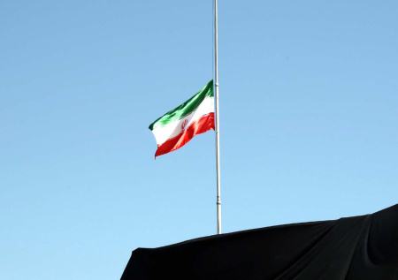 Посольство Ирана в Москве приспустило флаг в знак траура из-за погромов