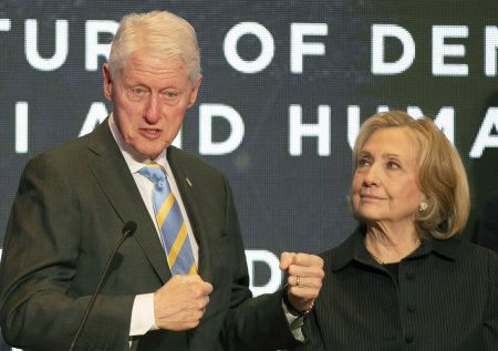 Клинтоны отказались участвовать в слушаниях по делу Эпштейна