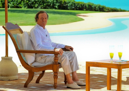 Экс-работницы Иглесиаса раскрыли грязную тайну звездного певца