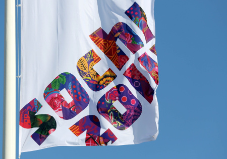 На популярном украинском курорте заметили туриста в пророссийской куртке