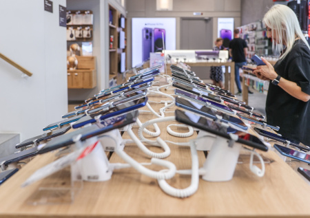 Названы марки самых продаваемых в России смартфонов