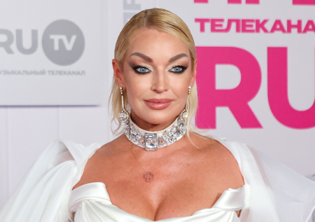 Отказ от дочери, план похорон, рехаб-шоу: как живет Анастасия Волочкова