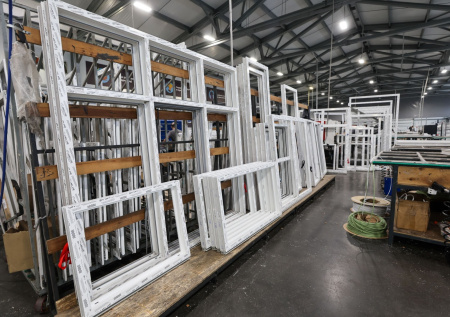 В Воронеже после атаки БПЛА насчитали десятки поврежденных домов и машин