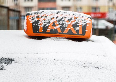 Россияне смогут проверить легальность такси с помощью «Госуслуг»