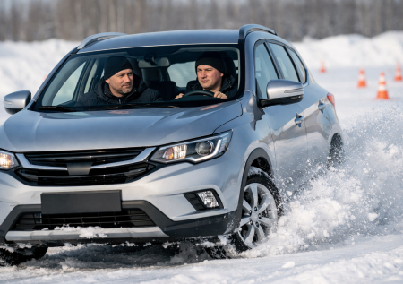 Полезный навык или шарлатанство: что стоит за модой на экстрим-вождение