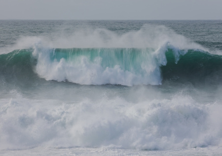 Гигантская волна унесла жизнь человека в Аргентине