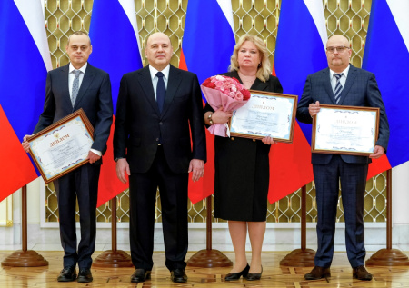 Мишустин вручил премии правительства России сотрудникам «Вечерней Москвы»