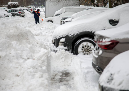 Хитрые москвичи придумали способ заработка денег «из снега»