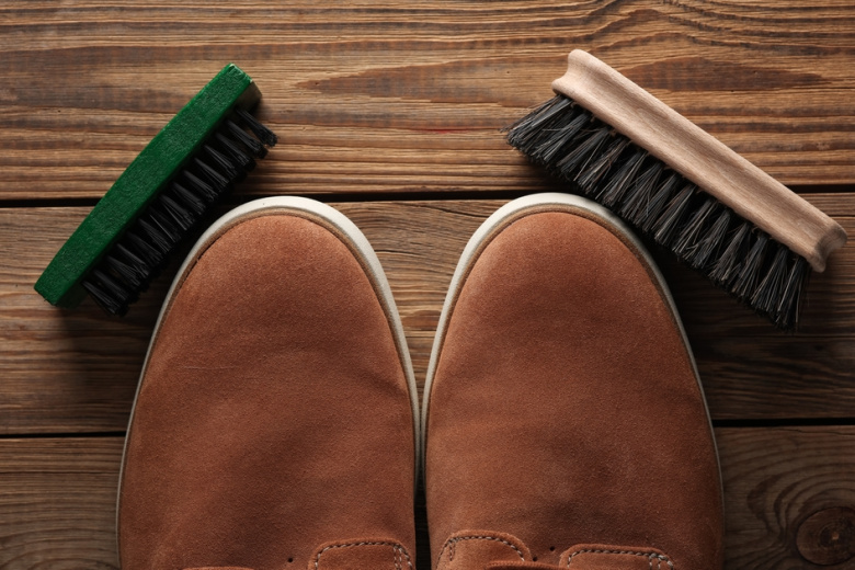 Как почистить обувь, сумку или куртку из замши быстро и без следов