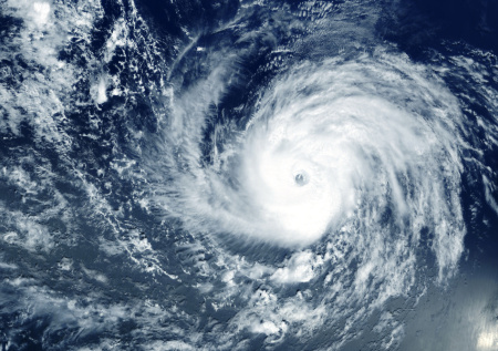 «Электро-Л» и «Арктика-М» сняли парализовавший Камчатку циклон с космоса