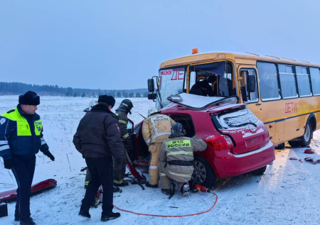 Российский регион потрясло смертельное ДТП со школьным автобусом