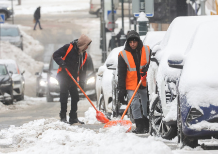 Коммунальщикам напомнили о штрафе в 300 тыс. рублей за неубранный снег