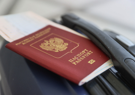 Россия поднялась в рейтинге сильных паспортов Henley&Partners