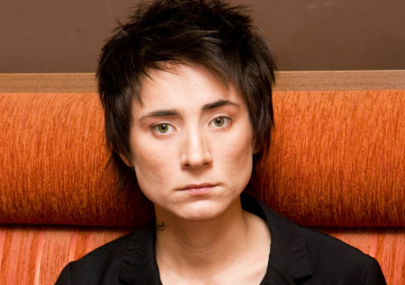 Ссора с Литвиновой, розыск за долги, продажа имущества: как живет Земфира