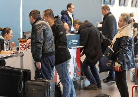 В российском аэропорту скопились сотни пассажиров