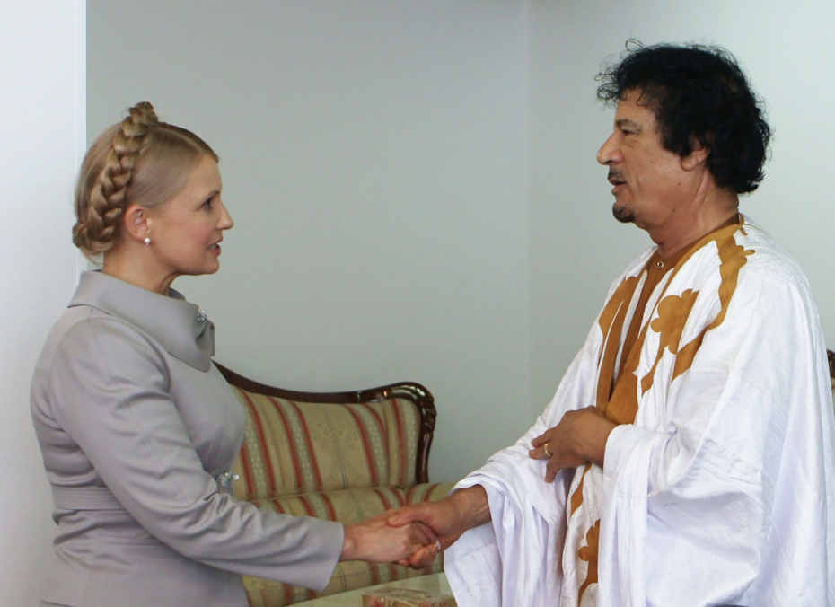 Премьер-министр Украины Юлия Тимошенко и лидер Социалистической Народной Ливийской Арабской Джамахирии Муаммар Каддафи во время встречи в Триполи (Ливия), 2009 год