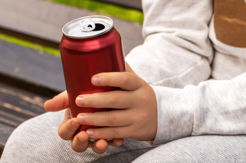 Энергетики: есть ли польза, кому категорически нельзя и когда можно